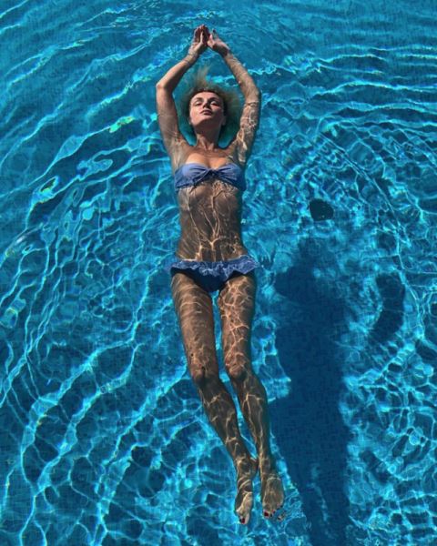 Лето в разгаре: самые горячие фотографии звезд в купальниках