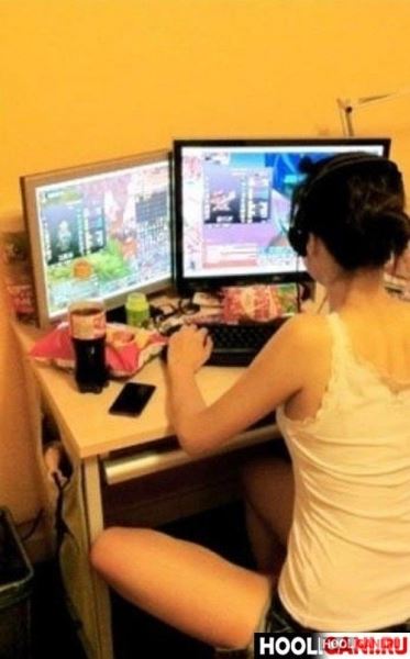<br />
				Голые девушки перед компьютером<br />
							