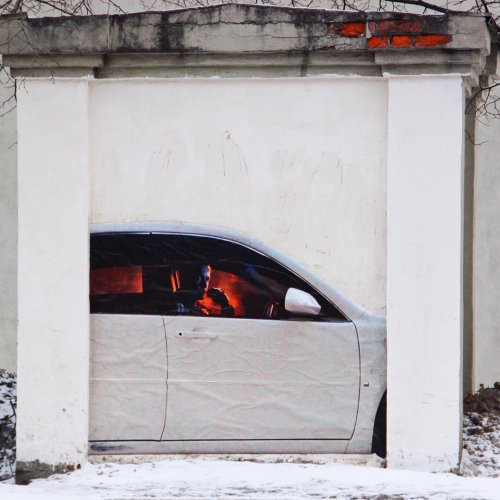 Российский уличный художник, который оставляет после себя "следы" в самых неожиданных местах по всей стране и за её пределами (23 фото)