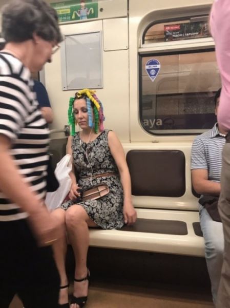 Странные и необычные пассажиры в метро (21 фото)