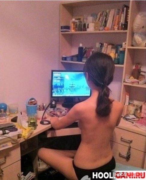<br />
				Голые девушки перед компьютером<br />
							
